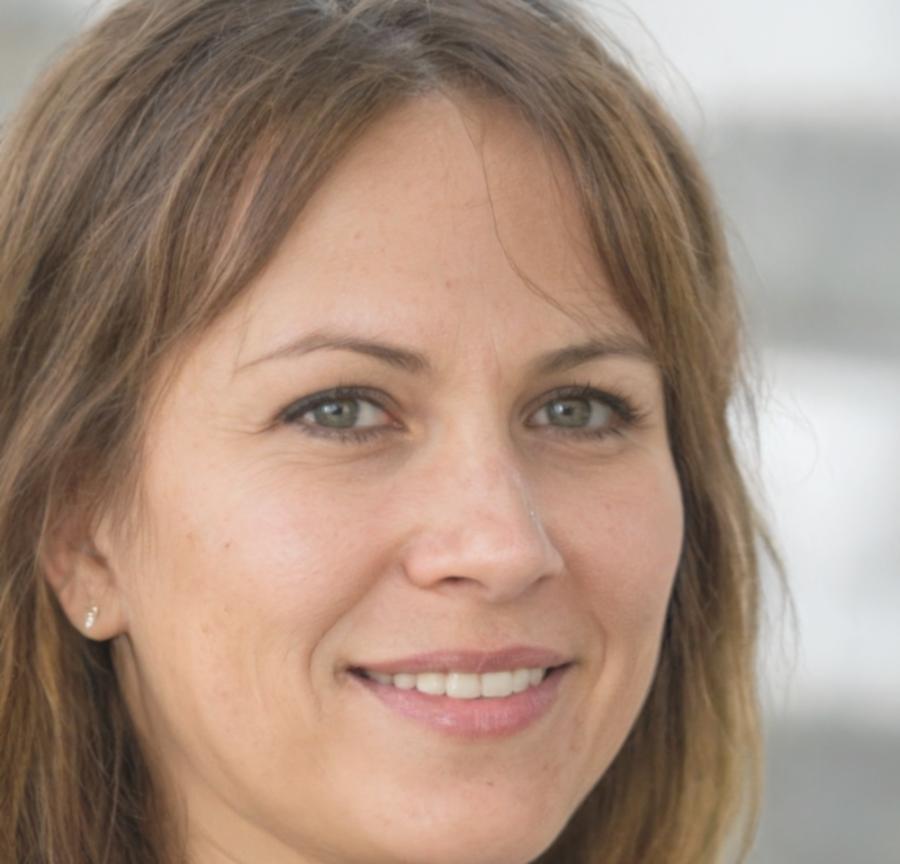 Investment Strategy Expert Sarah Mitchell